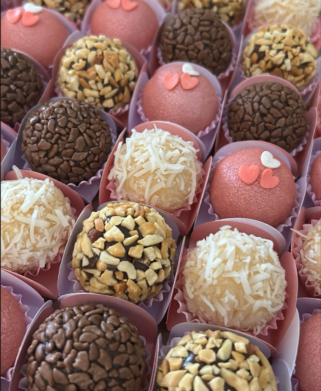 Gourmet (Chocolate Gourmet, Chocolate Branco, Ferrero Rocher, Napolitano, Morango, Doce de Leite e outros)